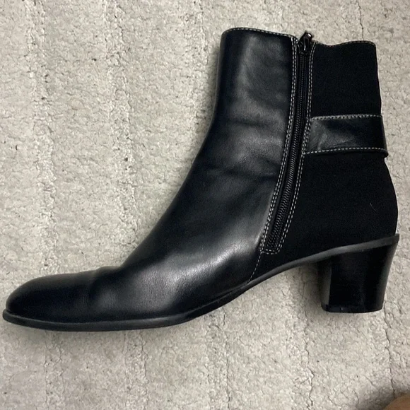 Joan & David Circa Boots 7 1/2 M - Picture 2 of 9